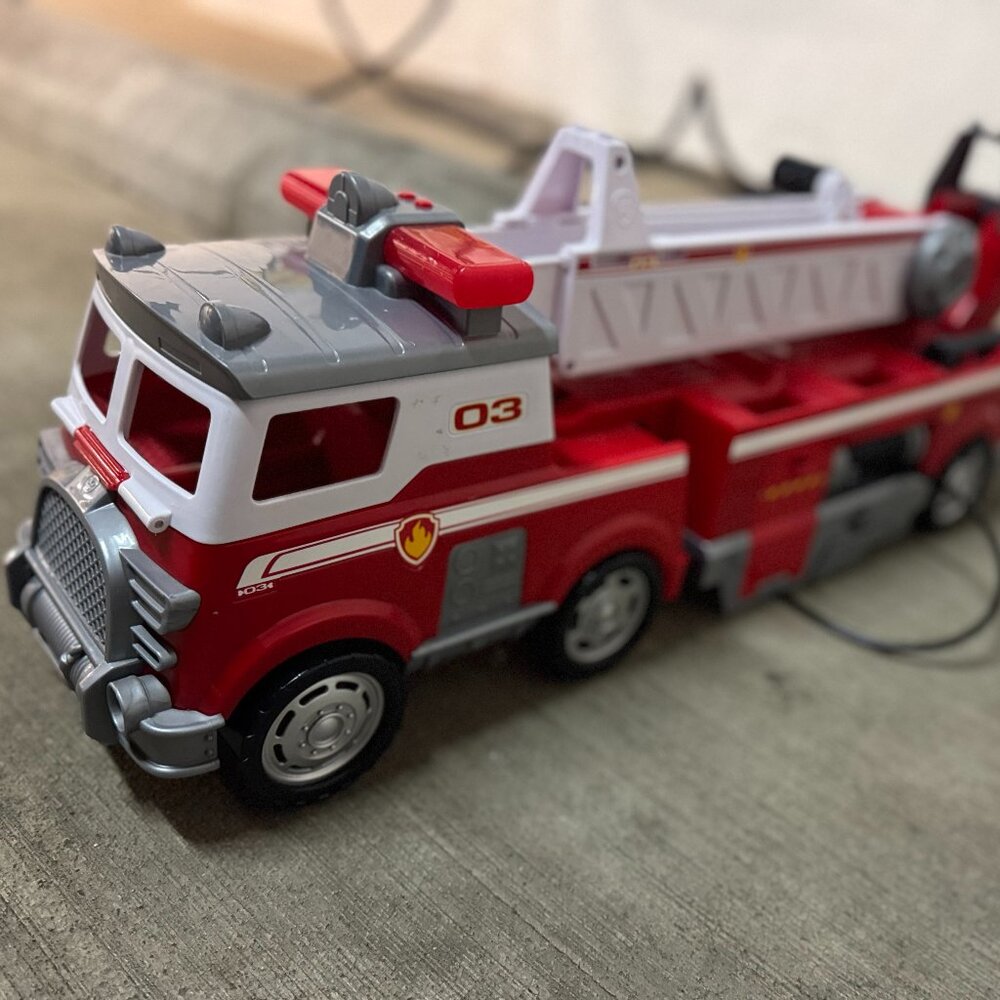 🤘 Paw Patrol Ultimate Fire Truck WITH Blue "Water" Cannon Things! HECK YES. 🤘